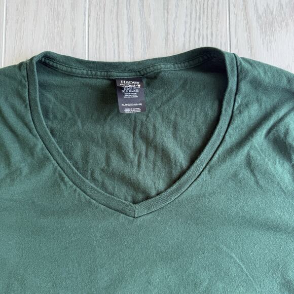 Hanes Dark Green V-Neck Short Sleeve Perfect Tee – Size XL 16-18 - Picture 2 of 6